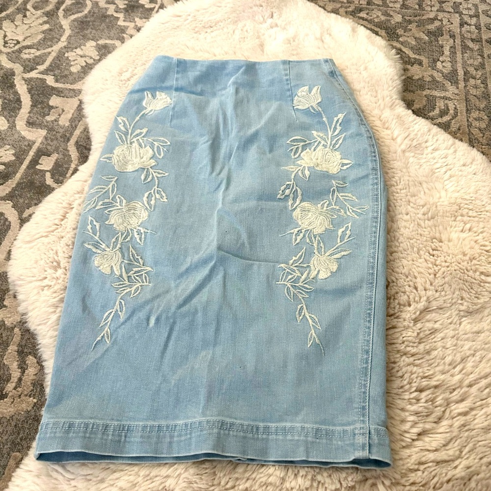Sheike denim and floral embroidered skirt size US 4/6